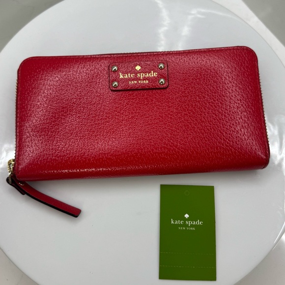 Kate Spade Wellesley Neda Clutch Wallet Red Cherry Liqueur NWT - Picture 1 of 9